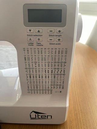 Máquina de coser Uten computarizada