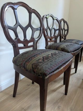 Sillas de madera maciza con tapizado
