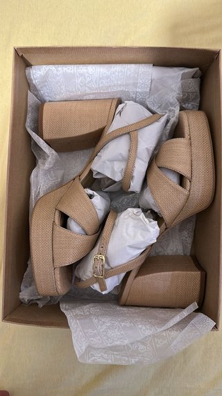 Sandalias UNISA Beige