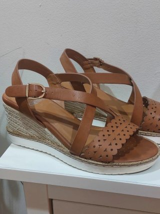 Sandalias marrones de cuña
