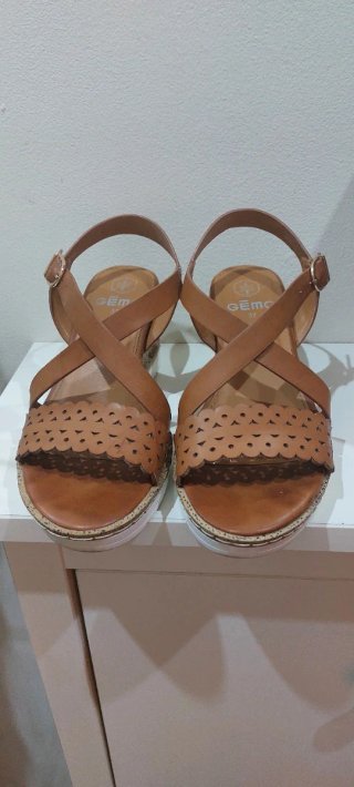 Sandalias marrones de cuña