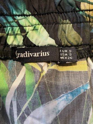 Falda midi tropical verde Stradivarius Talla S