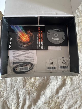 Gigabyte Z590 Gaming X Placa Base + Caja