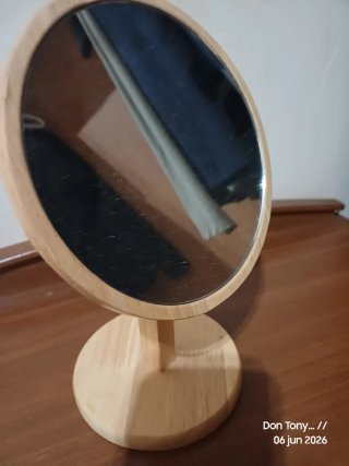 Espejo de mesa de madera