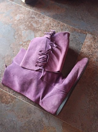 Botas moradas con flecos