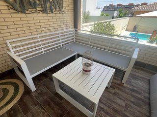 Mesa + 4 Sillas + Sofá Esquinero Exterior