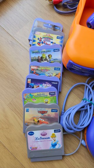 VTech V.Smile + 2 mandos + micro + 8 juegos