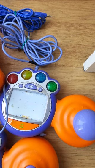 VTech V.Smile + 2 mandos + micro + 8 juegos