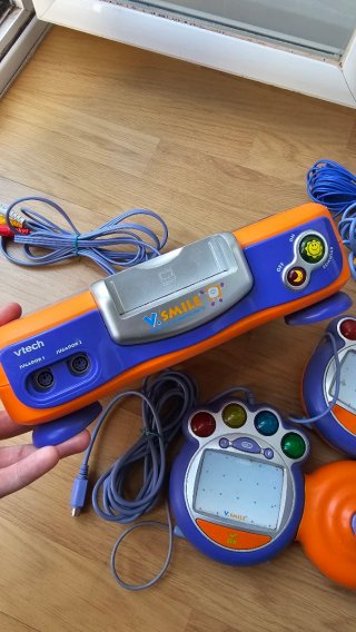 VTech V.Smile + 2 mandos + micro + 8 juegos