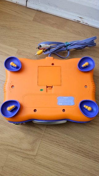 VTech V.Smile + 2 mandos + micro + 8 juegos