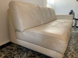 Sofá de cuero beige IKEA