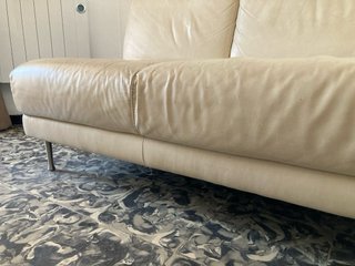Sofá de cuero beige IKEA