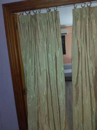 Cortinas doradas de tela