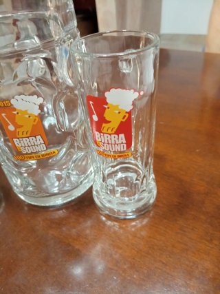 Brocca e 2 boccali birra