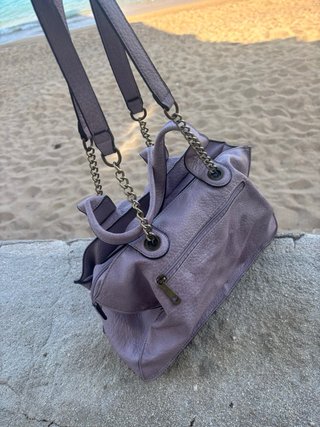 Bolso shopper lila con tachuelas