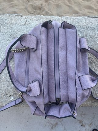 Bolso shopper lila con tachuelas