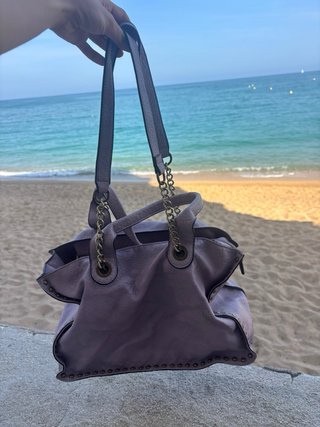 Bolso shopper lila con tachuelas