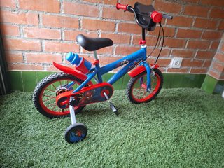 Bicicleta Spiderman 14" + casco. Como nueva