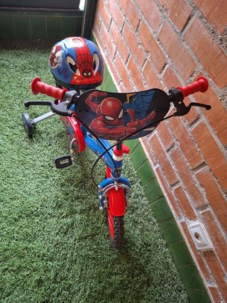 Bicicleta Spiderman 14" + casco. Como nueva