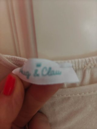Vestido de encaje con volantes
