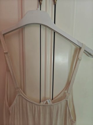 Vestido de encaje con volantes