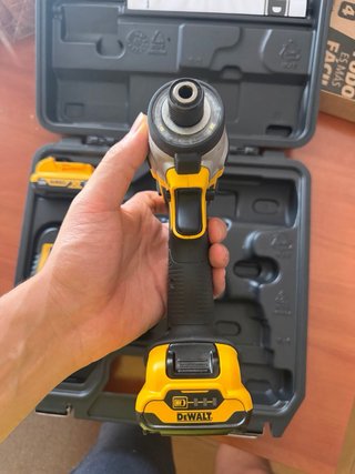 Atornillador de impacto DeWalt DCF815d2 12V