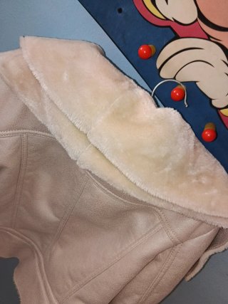 Chaqueta beige con pelitos