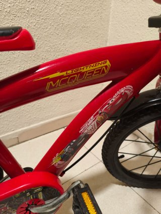 Bicicleta infantil roja