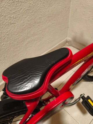 Bicicleta infantil roja