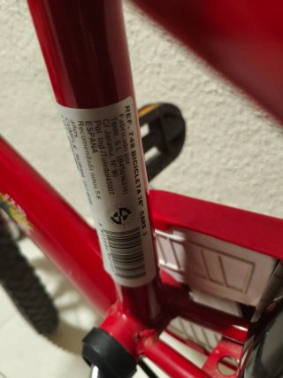 Bicicleta infantil roja
