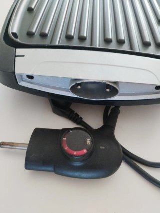 Piastra elettrica per cucina o barbecue