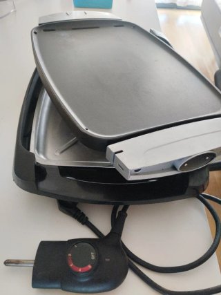 Piastra elettrica per cucina o barbecue