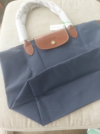 Bolso azul con detalles en marrón