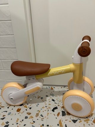 Triciclo Momi sin pedales amarillo