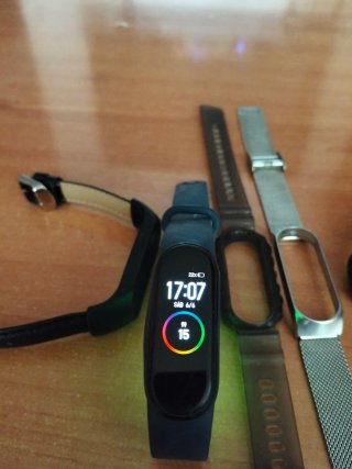 Xiaomi Mi Band + 5 Correas