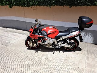 Honda CBR 600 RR Sportbike Roja