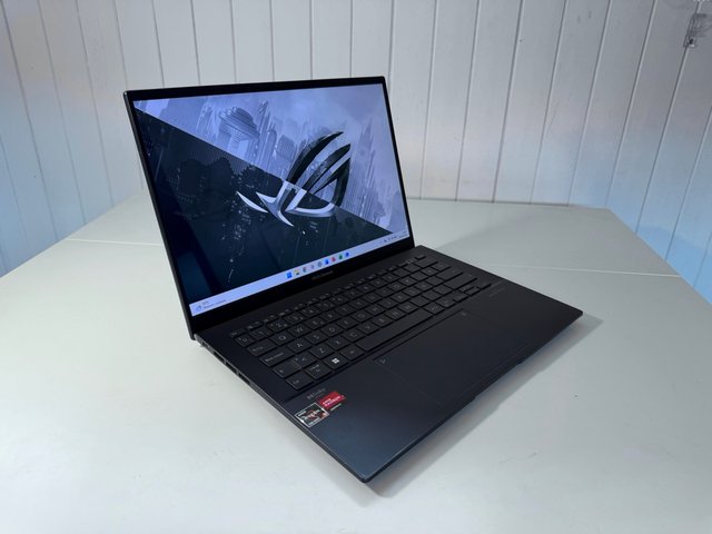 ASUS Zenbook 14 OLED (Ryzen 5 / 16GB / 512GB)