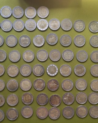 +100 Monedas 2€ Diferentes y conmemorativas.
