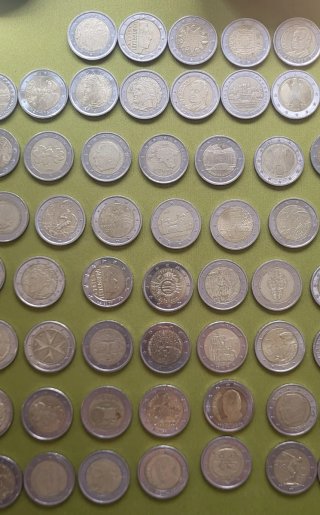 +100 Monedas 2€ Diferentes y conmemorativas.