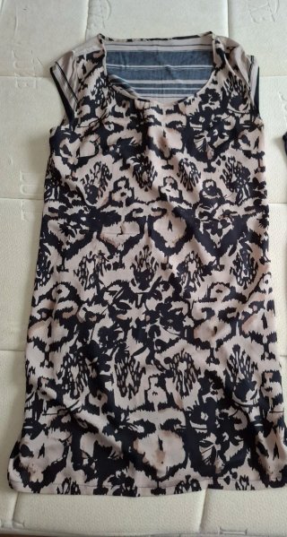 Vestido estampado beige y negro