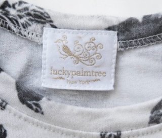 Macacão curto para bebé da marca Lucky Palm Tree