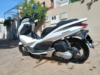 Honda PCX 125 Blanca y Negra