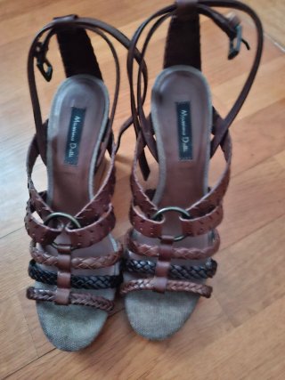 Sandalias cuña Massimo Dutti marrón y negras
