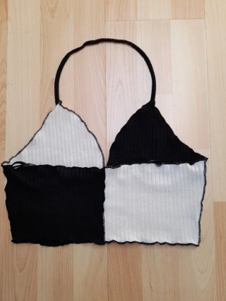 Crop top de punto blanco y negro