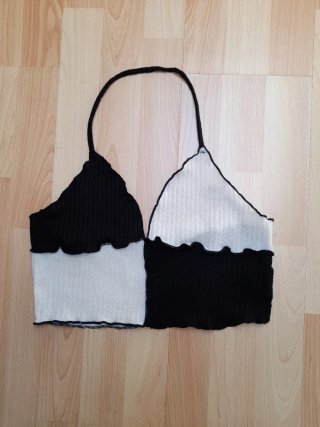 Crop top de punto blanco y negro