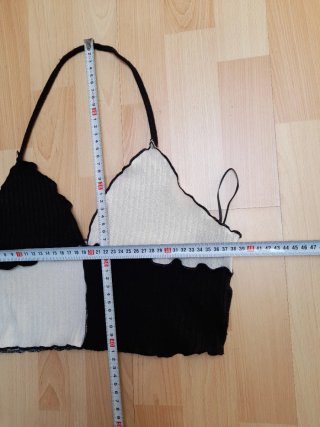 Crop top de punto blanco y negro