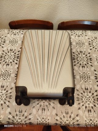 Trolley 4 ruedas y asa extensible. 36x53x20cm