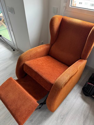 Sillón reclinable naranja terracota