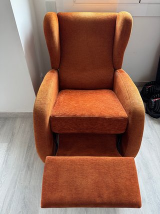 Sillón reclinable naranja terracota
