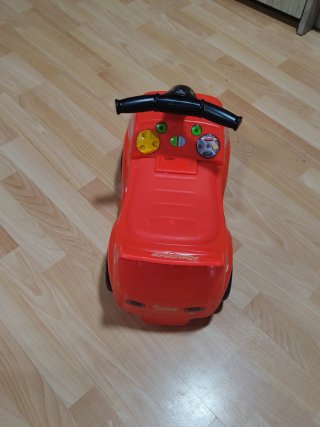 Coche correpasillos rojo con sonido